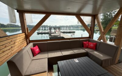 XXL Lounge mit Blick zum See unterhalb des Suntowers